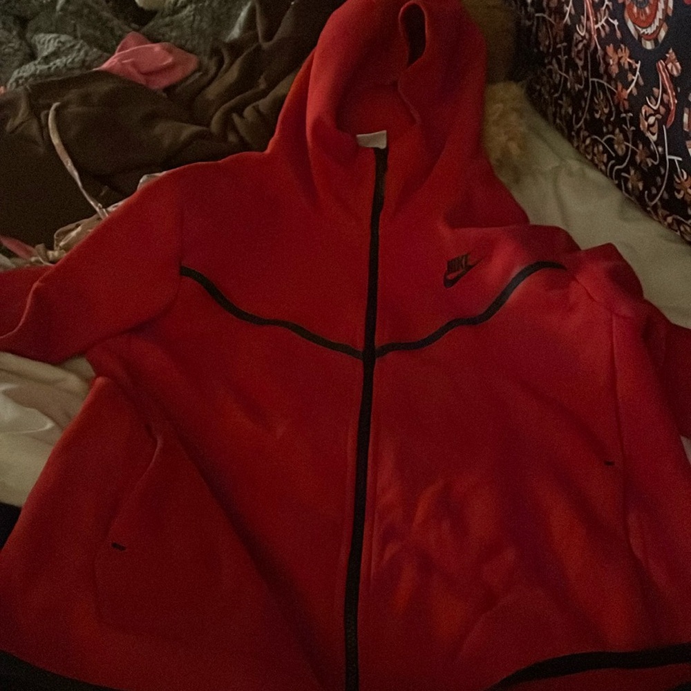 red nike tech
